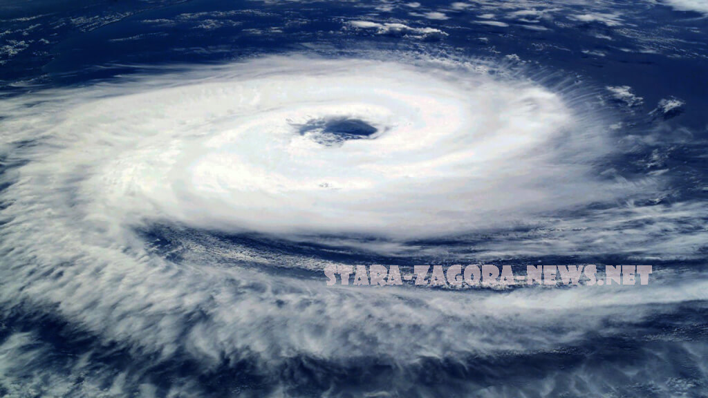 พายุเฮอริเคนลอร่า พัดถล่มชายฝั่งหลุยเซียน่าโดยลมแรงทำให้เกิดน้ำท่วมฉับพลันในรัฐของสหรัฐฯศูนย์เฮอริเคนแห่งชาติ (NHC) กล่าว